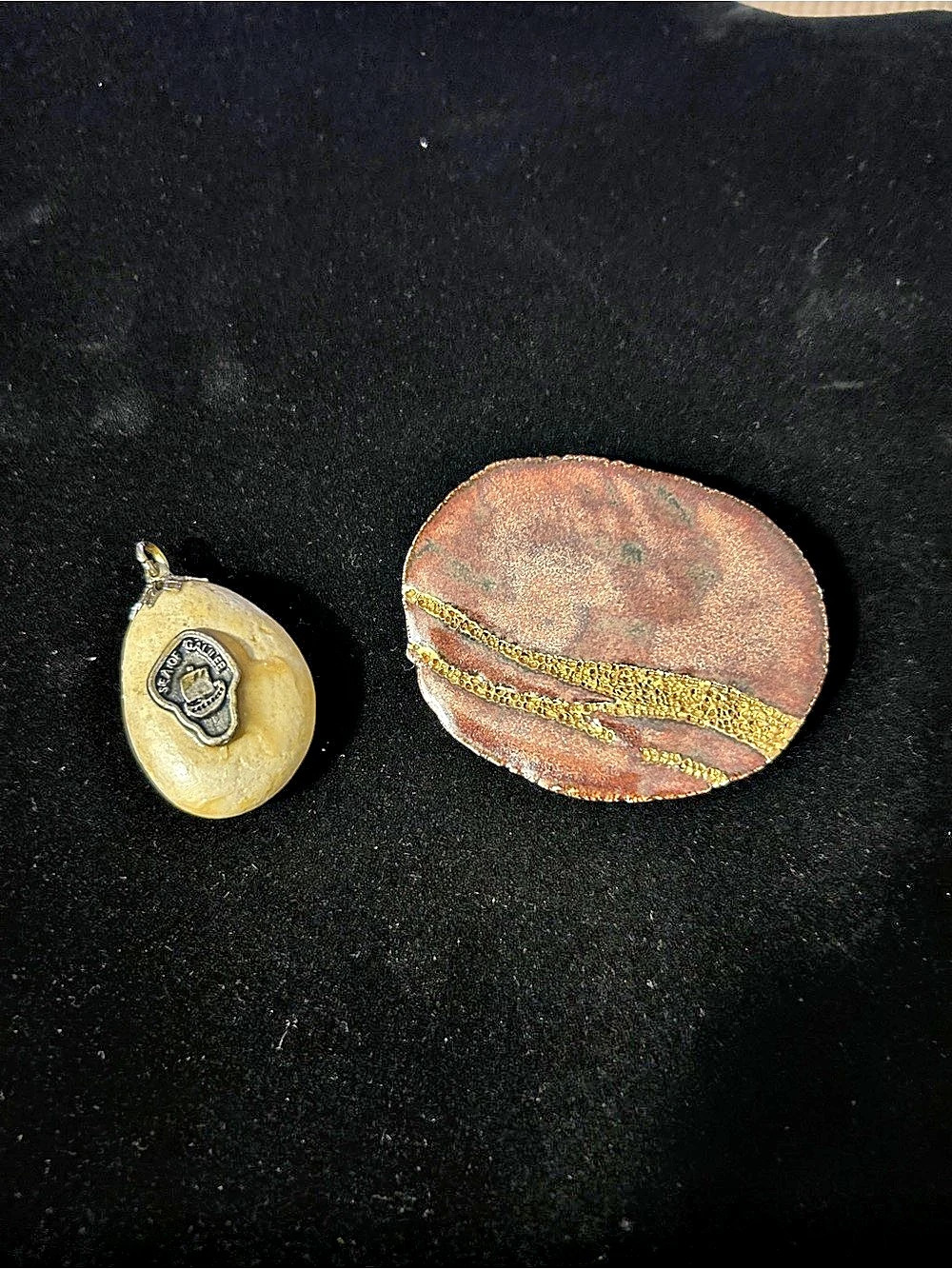Vintage-Inspired Brooch Set in Gold & Brown 2 for 1
25